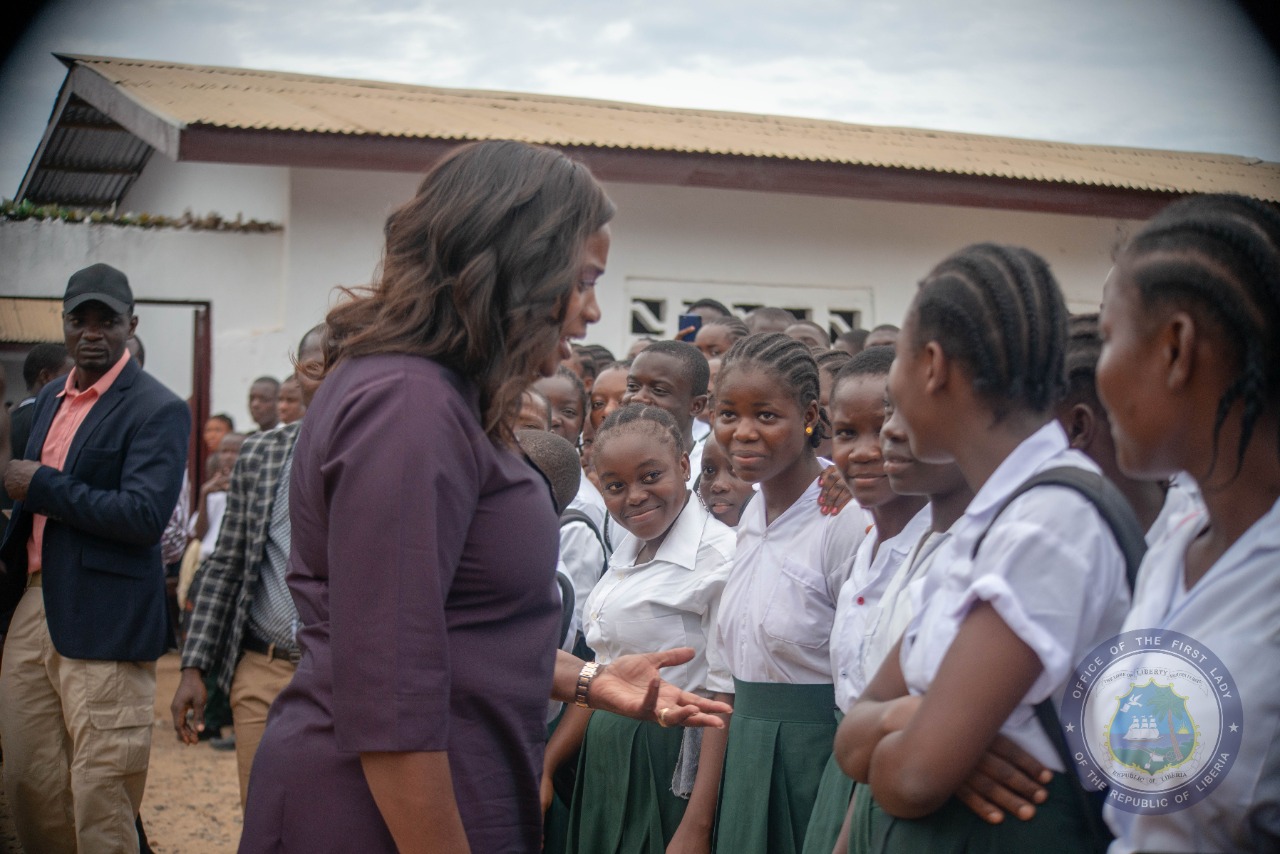 Merck Foundation in partnership with the First Lady of Liberia, H.E. CLAR MARIE WEAH distributed essential school items to over 450 school-going girls in Liberia as a part of ‘Educating Linda’ program.