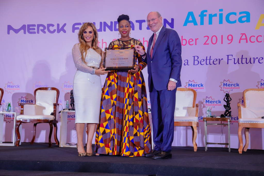 H.E FATIMA MAADA BIO The First Lady, Republic Of Sierra Leone is being felicitated with the First Ladies Recognition Award during the Merck Africa Asia Luminary 2019 to acknowledge her great efforts to build healthcare capacity and empower infertile women